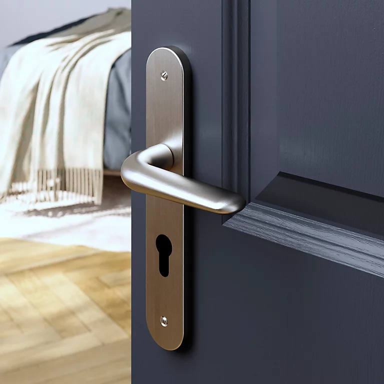 Castorama Ensemble Poignée Sur Plaque Droitcylindre GoodHome Mehaban Effet Nickel Satin Gris L.120mm X L.40mm Entraxe 195mm 1 Castorama Ensemble Poignée Sur Plaque Droitcylindre GoodHome Mehaban Effet Nickel Satin Gris L.120mm X L.40mm Entraxe 195mm