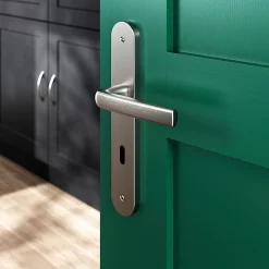 Castorama Ensemble Poignée Sur Plaque Incurvé Serrure GoodHome Primel Effet Nickel Satin Gris L.126mm X L.40mm Entraxe 195mm