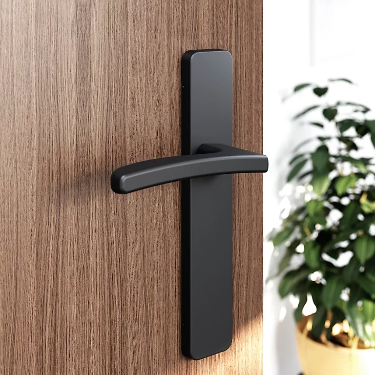 Castorama Ensemble Poignée Sur Plaque Rectangulaire GoodHome Irvil Effet Nickel Mat Noir L.126.5mm X L.42mm Entraxe 165-195mm 1 Castorama Ensemble Poignée Sur Plaque Rectangulaire GoodHome Irvil Effet Nickel Mat Noir L.126.5mm X L.42mm Entraxe 165-195mm