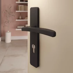 Castorama Ensemble Poignée Sur Plaque Rectangulaire GoodHome Irvil Noir L.126.5mm X L.24.5mm Entraxe 195mm