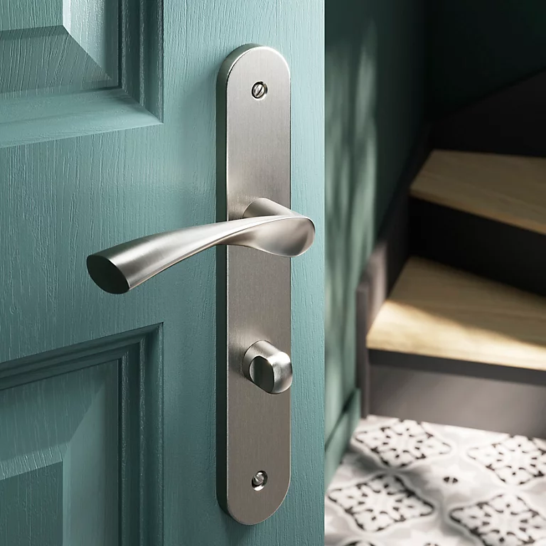 Castorama Ensemble Poignée Sur Plaque Rond à Condamnation GoodHome Breage Effet Nickel Satin Gris L.120.5mm X L.40mm Entraxe 195mm 1 Castorama Ensemble Poignée Sur Plaque Rond à Condamnation GoodHome Breage Effet Nickel Satin Gris L.120.5mm X L.40mm Entraxe 195mm