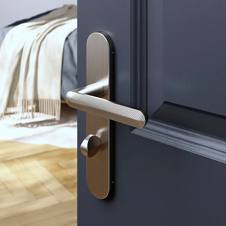 Castorama Ensemble Poignée Sur Plaque Rond à Condamnation GoodHome Garlan Effet Nickel Satin Gris L.125mm X L.42mm Entraxe 165-195mm 1 Castorama Ensemble Poignée Sur Plaque Rond à Condamnation GoodHome Garlan Effet Nickel Satin Gris L.125mm X L.42mm Entraxe 165-195mm