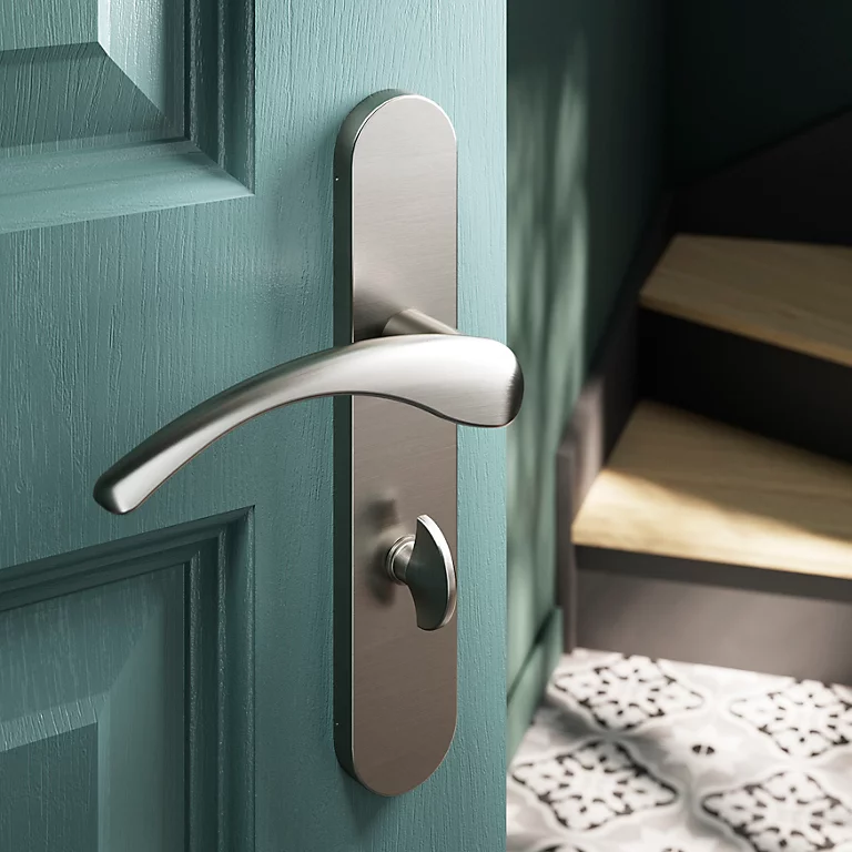 Castorama Ensemble Poignée Sur Plaque Rond à Condamnation GoodHome Ruis Effet Nickel Satin Gris L.138.5mm X L.42mm Entraxe 165-195mm 1 Castorama Ensemble Poignée Sur Plaque Rond à Condamnation GoodHome Ruis Effet Nickel Satin Gris L.138.5mm X L.42mm Entraxe 165-195mm