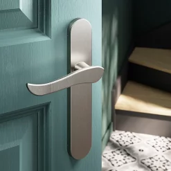 Castorama Ensemble Poignée Sur Plaque Rond GoodHome Armel Effet Nickel Satin Gris L.130mm X L.42mm Entraxe 165-195mm