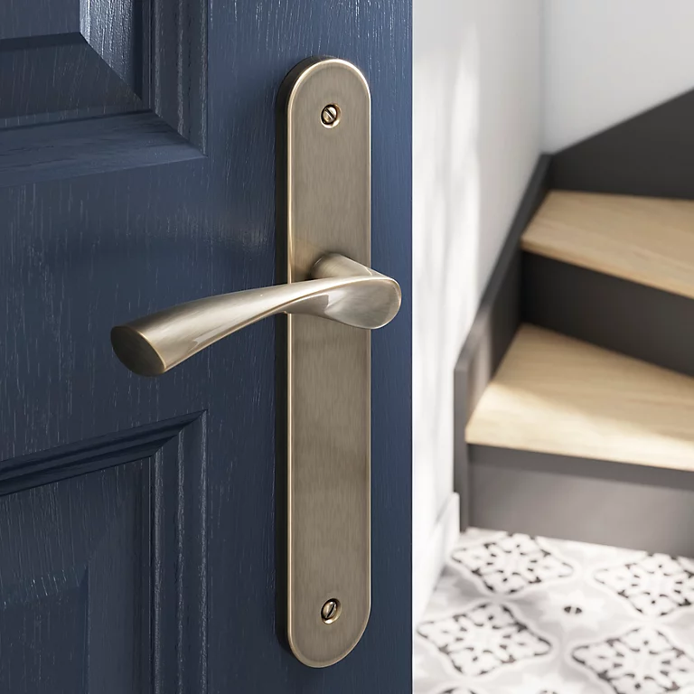 Castorama Ensemble Poignée Sur Plaque Rond GoodHome Breage Effet Laiton Satin Doré L.120.5mm X L.40mm Entraxe 195mm 1 Castorama Ensemble Poignée Sur Plaque Rond GoodHome Breage Effet Laiton Satin Doré L.120.5mm X L.40mm Entraxe 195mm