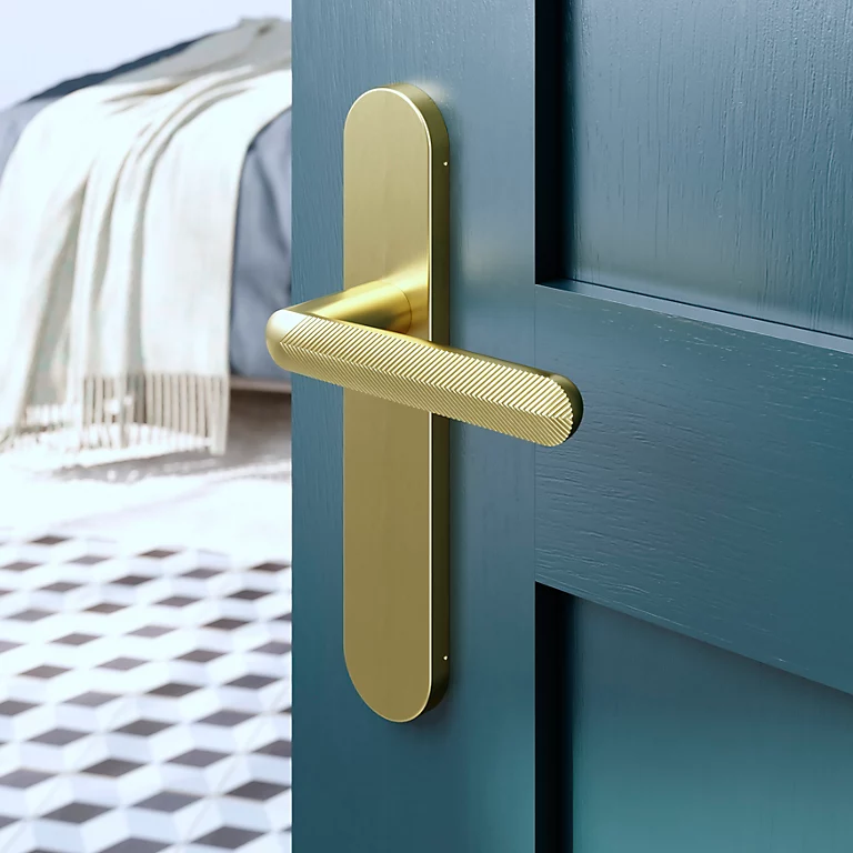 Castorama Ensemble Poignée Sur Plaque Rond GoodHome Garlan Effet Laiton Satin Doré L.125mm X L.42mm Entraxe 165-195mm 1 Castorama Ensemble Poignée Sur Plaque Rond GoodHome Garlan Effet Laiton Satin Doré L.125mm X L.42mm Entraxe 165-195mm