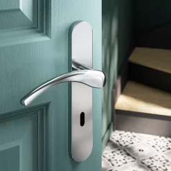 Castorama Ensemble Poignée Sur Plaque Rond Serrure GoodHome Ruis Effet Chromé Gris L.138.5mm X L.42mm Entraxe 165-195mm