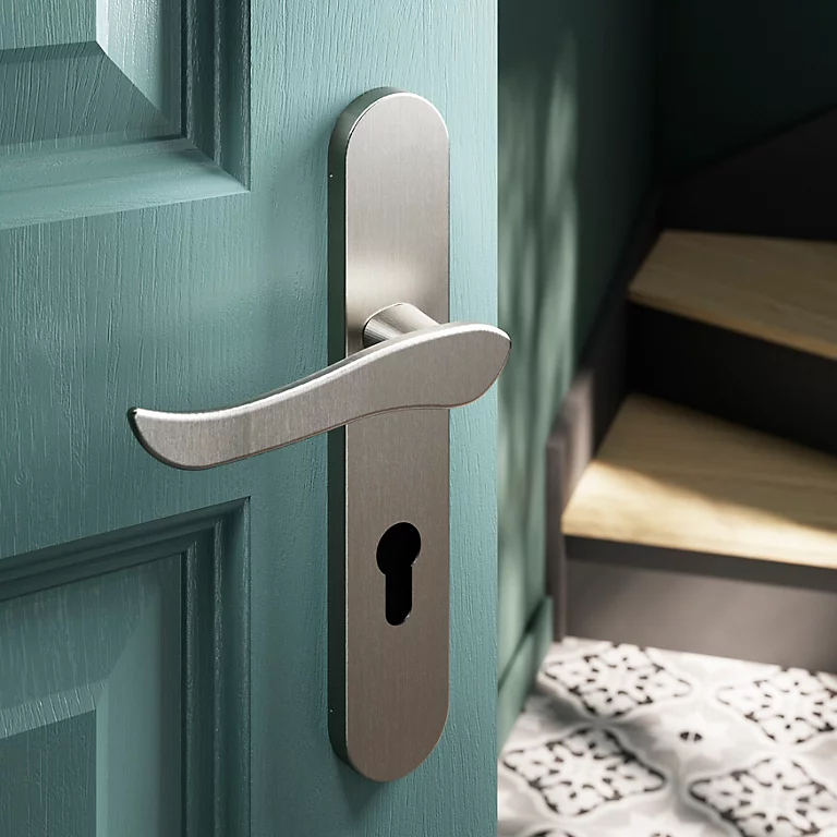 Castorama Ensemble Poignée Sur Plaque Rondcylindre GoodHome Armel Effet Nickel Satin Gris L.130mm X L.42mm Entraxe 165-195mm 1 Castorama Ensemble Poignée Sur Plaque Rondcylindre GoodHome Armel Effet Nickel Satin Gris L.130mm X L.42mm Entraxe 165-195mm