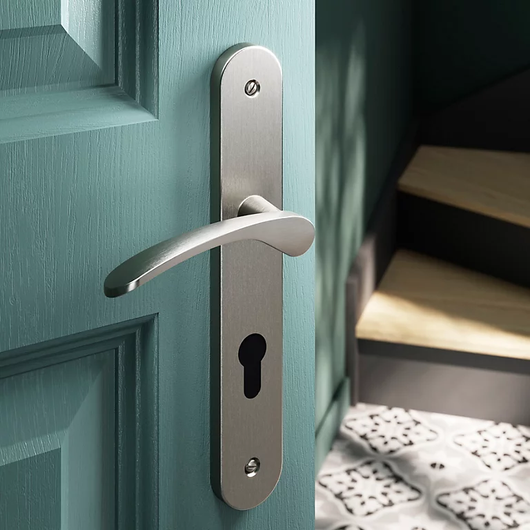 Castorama Ensemble Poignée Sur Plaque Rondcylindre GoodHome Beare Effet Nickel Satin Gris L.110.5mm X L.40mm Entraxe 195mm 1 Castorama Ensemble Poignée Sur Plaque Rondcylindre GoodHome Beare Effet Nickel Satin Gris L.110.5mm X L.40mm Entraxe 195mm