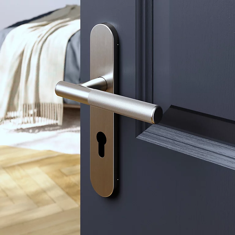 Castorama Ensemble Poignée Sur Plaque Rondcylindre GoodHome Irus Effet Nickel Satin Gris L.150mm X L.42mm Entraxe 165-195mm 1 Castorama Ensemble Poignée Sur Plaque Rondcylindre GoodHome Irus Effet Nickel Satin Gris L.150mm X L.42mm Entraxe 165-195mm