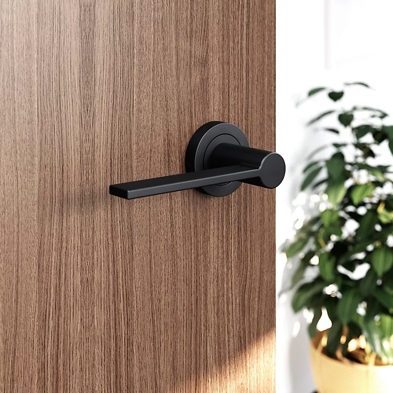 Castorama Ensemble Poignée Sur Rosace Droit à Visser GoodHome Dotz Mat Noir Ø52mm 1 Castorama Ensemble Poignée Sur Rosace Droit à Visser GoodHome Dotz Mat Noir Ø52mm